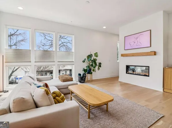 1229 Chelsea Cir NW, Atlanta, GA 30318
