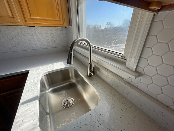 2nd image of 337 S 11th St Floor 3