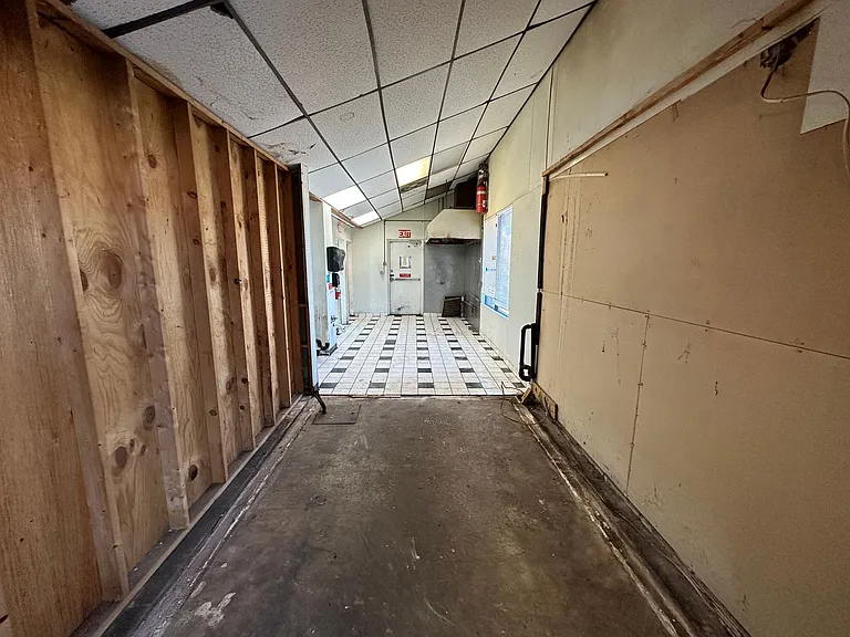 Market Village Apartments - In the Heart of White Oak — Photo 17