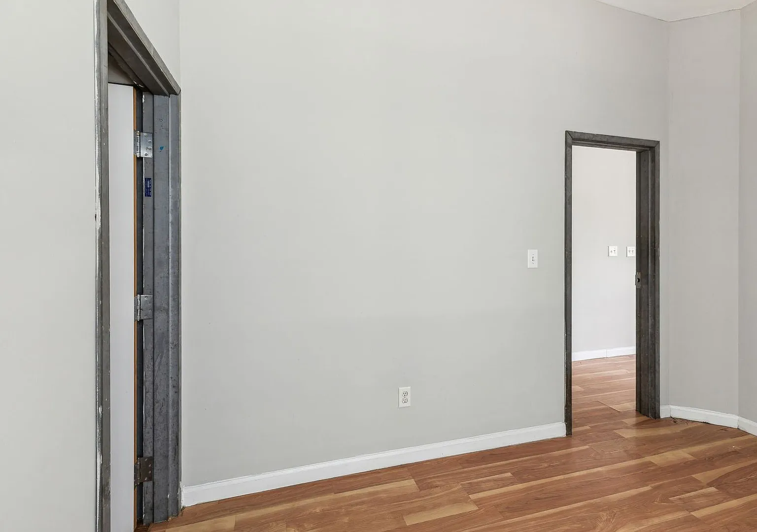 1 bed, $1,090 — Photo 3