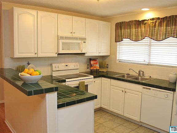 2nd image of 3215 Meadow Oaks Dr