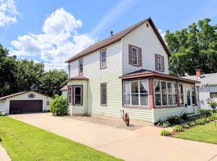 211 S, Prairie Du Chien, WI 53821
