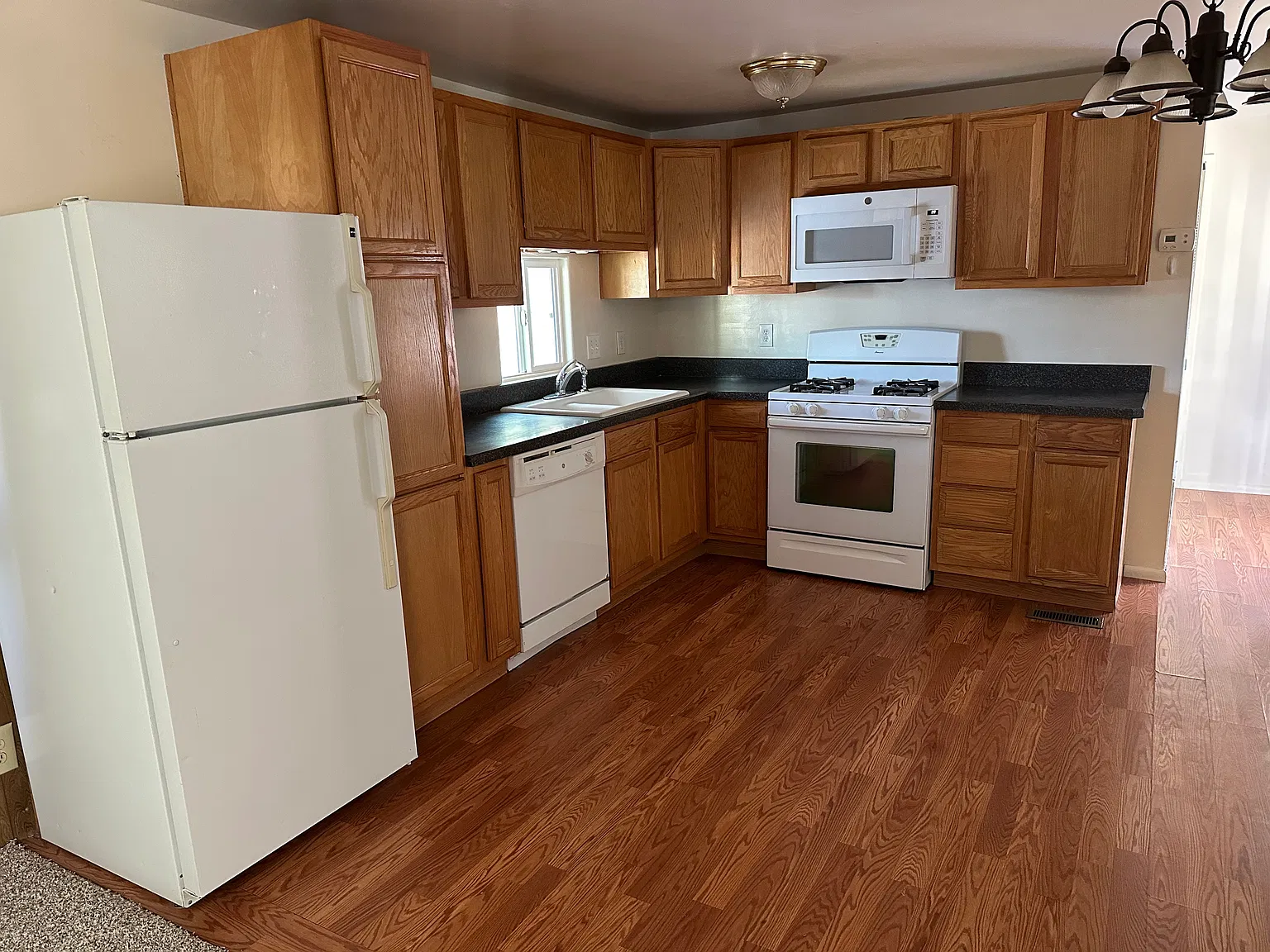 2 bed, 1.5 bath, 1000 sqft, $800 — Photo 2