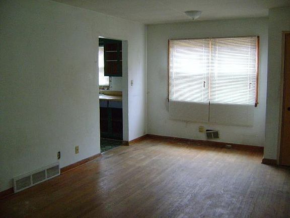 5th image of 3226 Dartmouth Dr