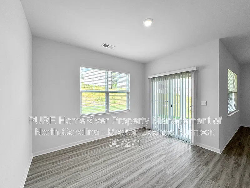 3 bed, 2.0 bath, 1618 sqft, $2,075 — Photo 4