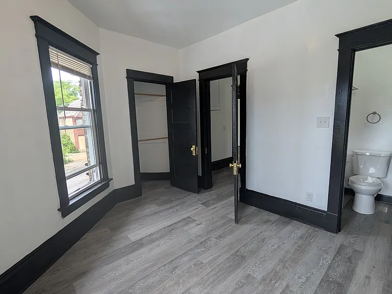 2344 W Hopkins St #2 — Photo 6