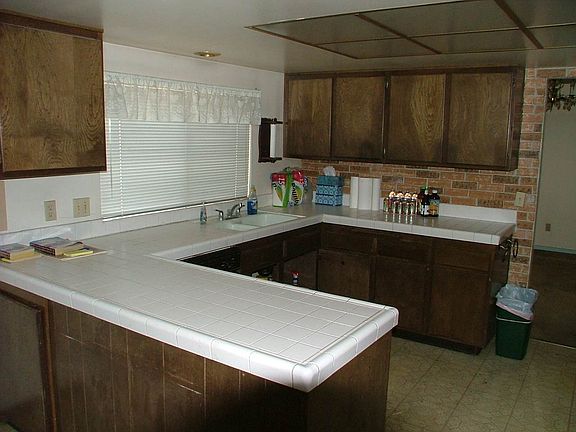 2nd image of 2340 Woodcrest Ln