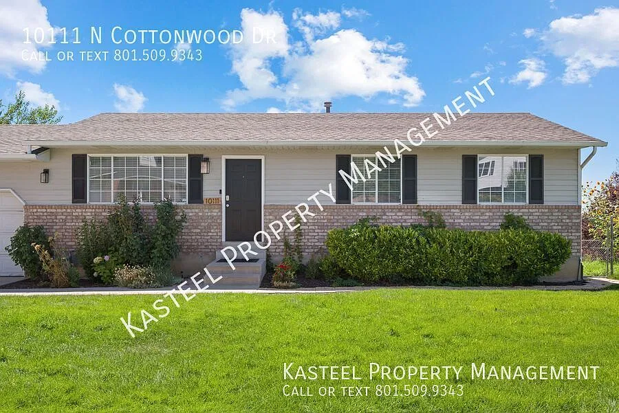 Beautiful Home, Great Location, Big Yard — Photo 1
