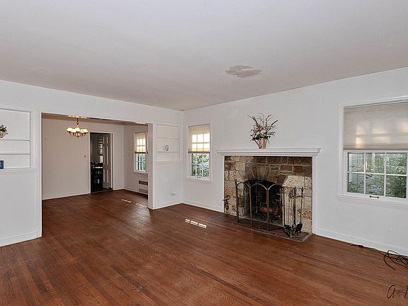 3rd image of 1529 Henry Pl