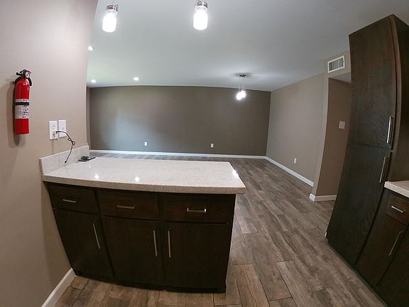 4th image of 410 N Main St #104