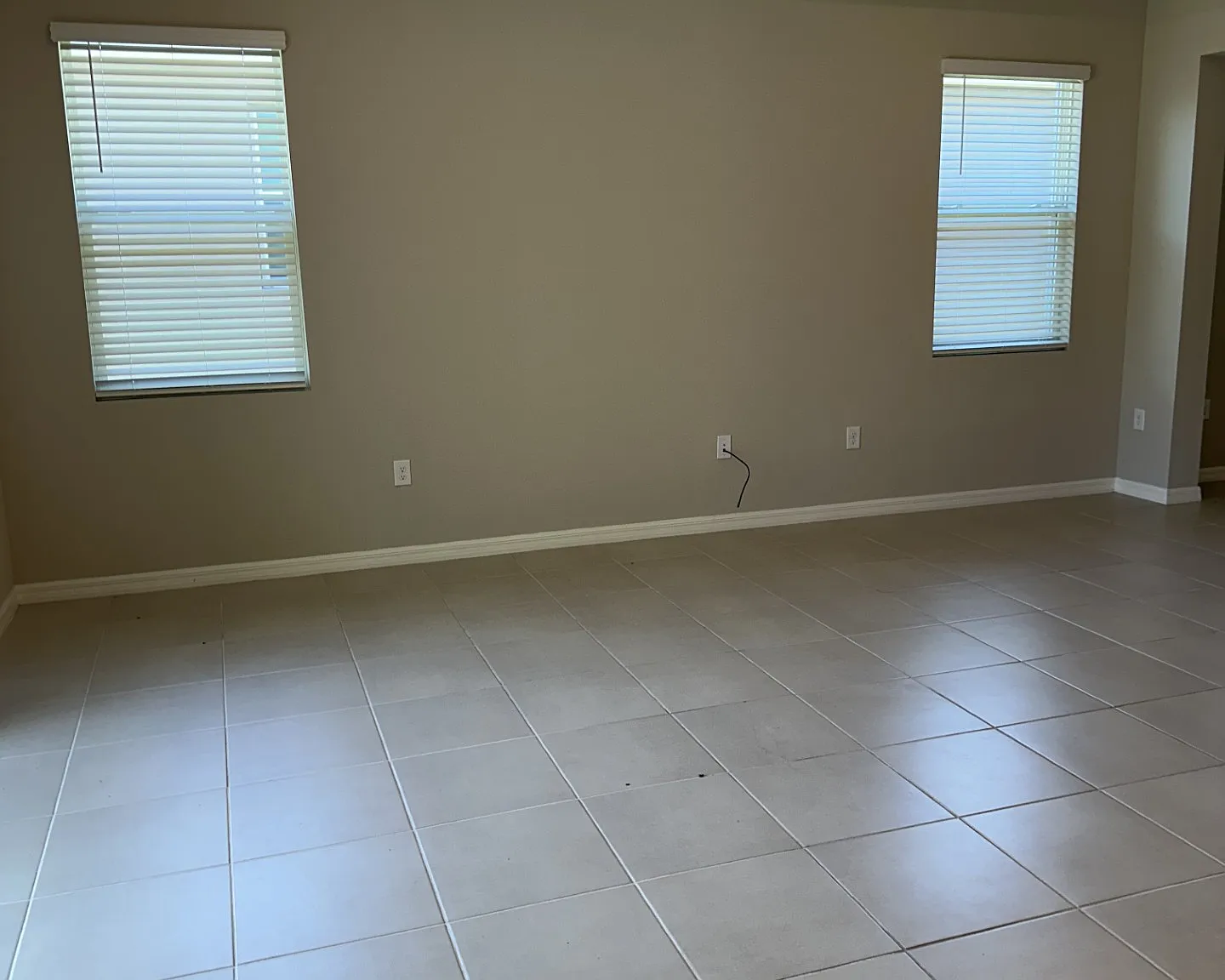 4 bed, 2836 sqft, $3,300 — Photo 3
