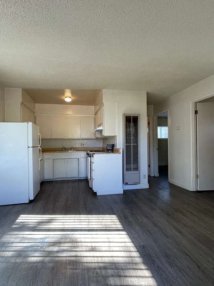 1090 N. Court Street — Photo 1