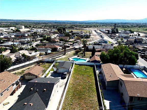 3rd image of 28967 Greenspot Rd