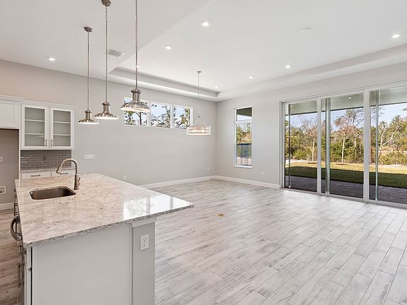 5th image of 856 Liliana Dr