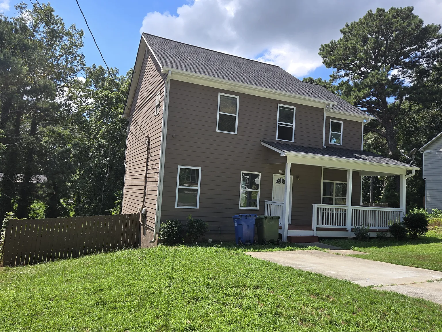5 bed, 2058 sqft, $3,700 — Photo 2