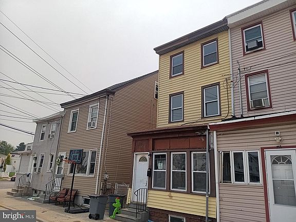 3rd image of 338 Morris St