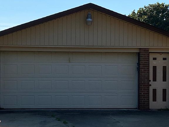 3rd image of 5913 Arvis Dr