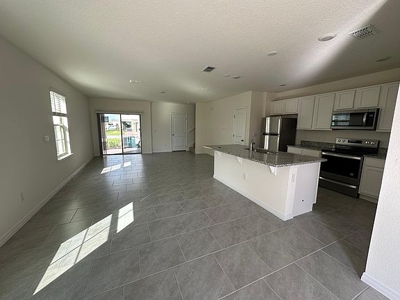 5th image of 13127 Bounty Ave