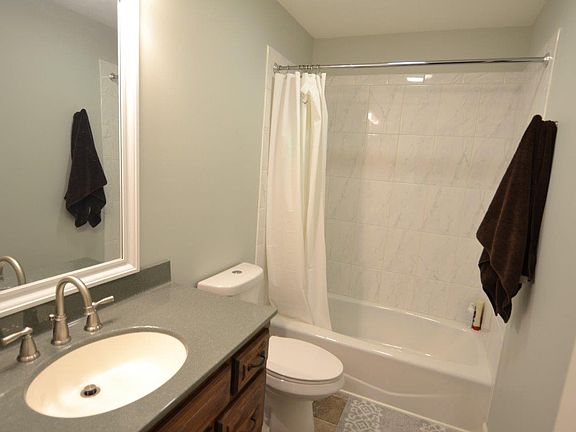 2nd image of 1509 Bishop Dr #A & B