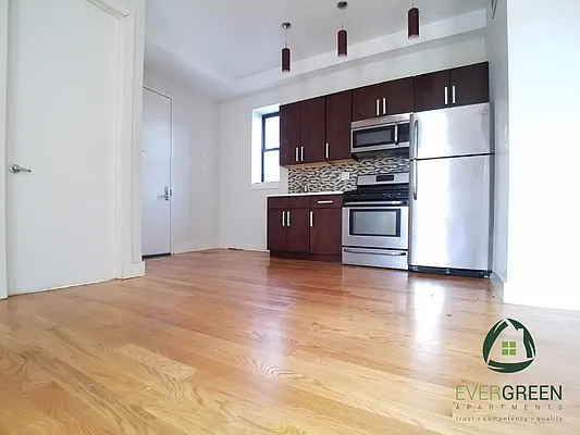Rented by Evergreen Apartments BK | media 9