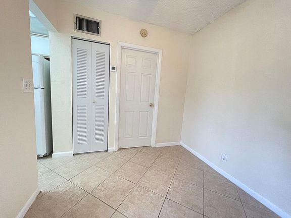 4th image of 1407 NE 56th St APT 111