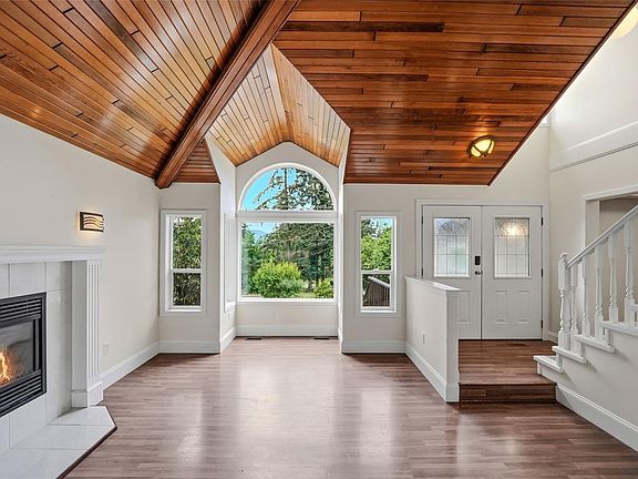 2nd image of 1688 Maple Bay Rd