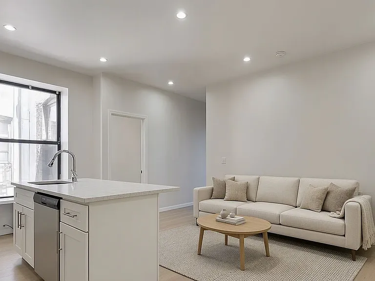 4422 3rd Ave #6 — Photo 2