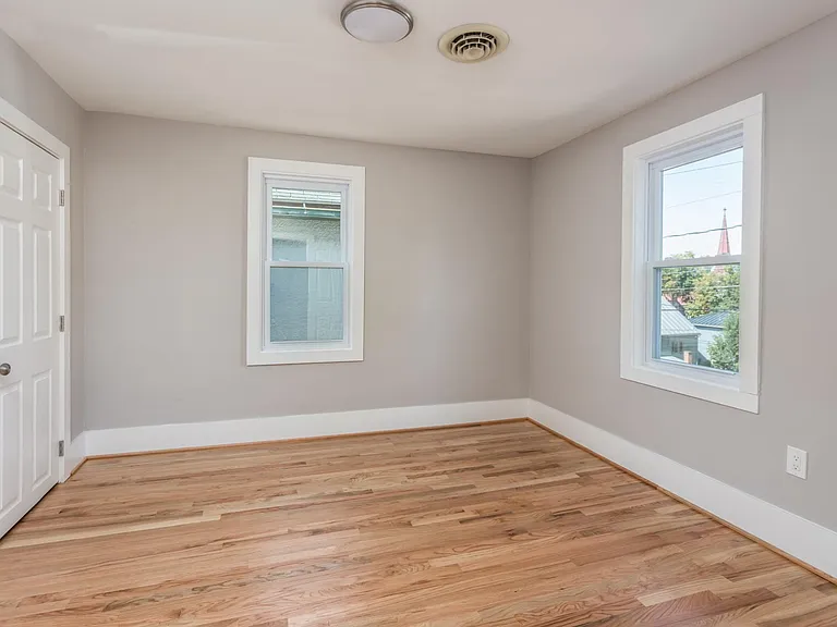 13 E Leicester St — Photo 14
