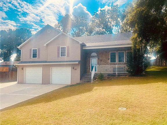 2nd image of 412 Hillbrook Ct