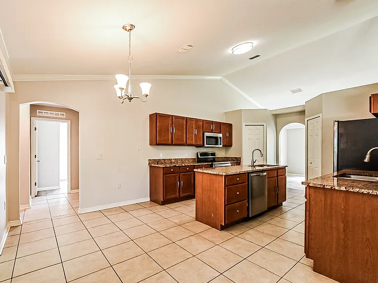 801 Clear Brook Ct — Photo 5