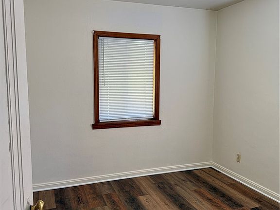 5th image of 109 Reed St