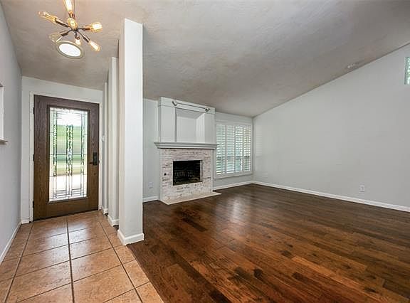 3rd image of 918 Pinecrest Dr