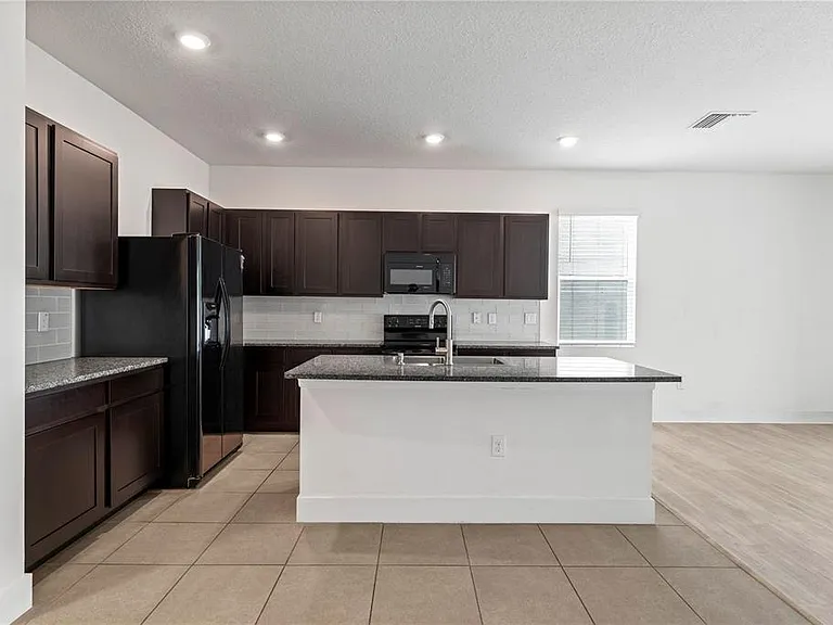 2878 Suncoast Plains Dr — Photo 24