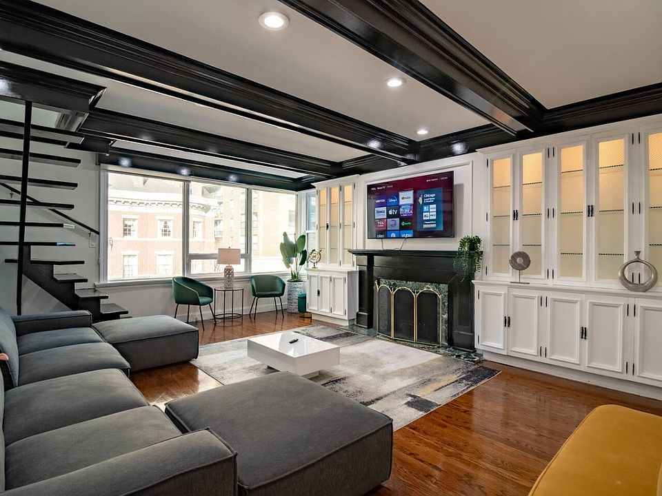 1st image of 117 E Bellevue Pl #D