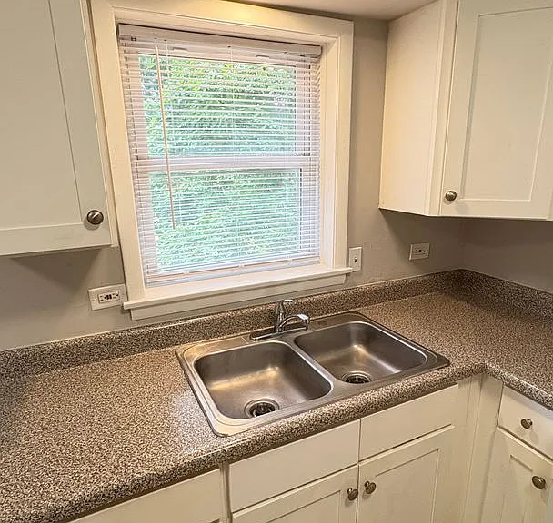 12845 Hoyne Ave — Photo 4