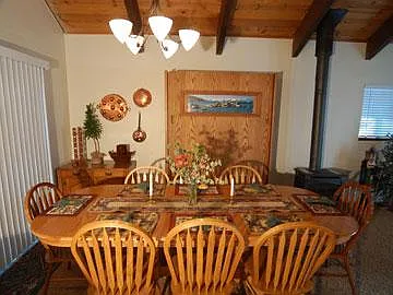 Dining Table with Extension Leafs, Buffet Hutch, Full Size M