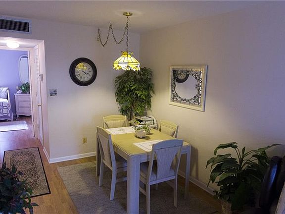 2nd image of 431 Van Buren St APT D3