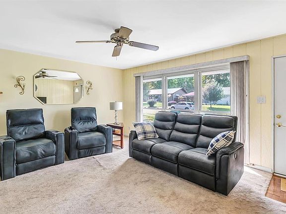 4th image of 1770 Clover Ln