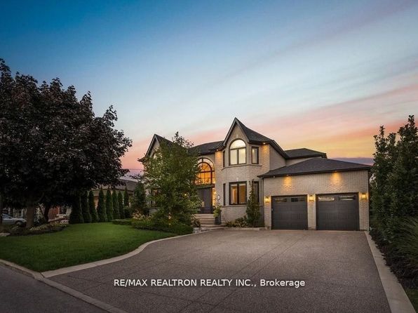 13 Bourdon Ave, Toronto, ON M6L 2Y7