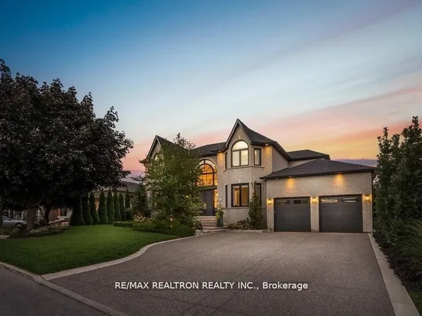 13 Bourdon Ave, Toronto, ON M6L 2Y7