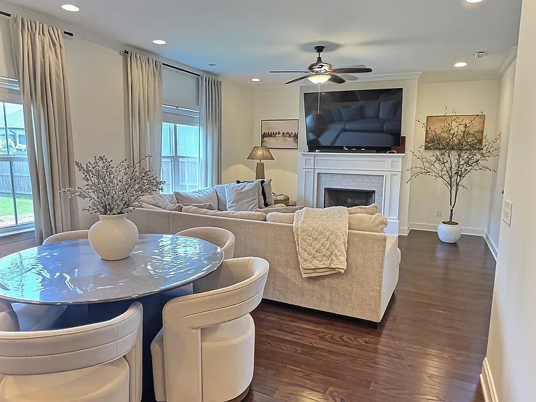 5078 NE Shelterwood Dr — Photo 3