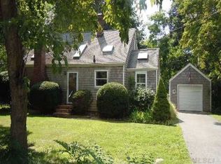 137 N Country Rd, Mount Sinai, NY 11766