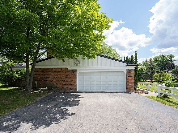2nd image of 38270 Southfarm Ln