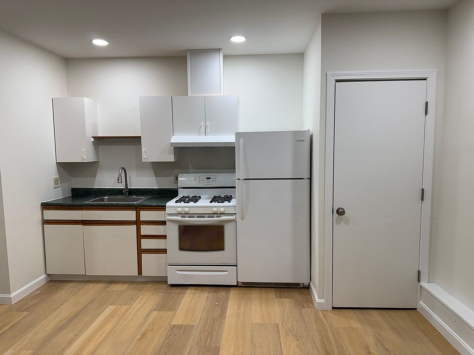 2nd image of 33 Woodstock Ave #4