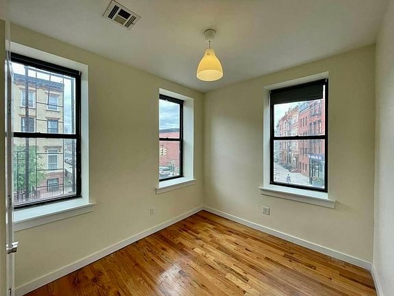 4th image of 584 Franklin Ave #2WW