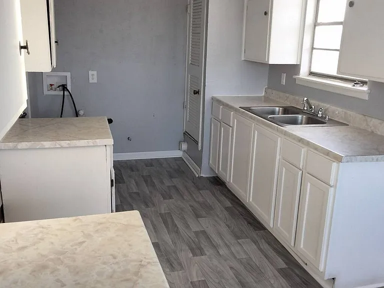 2306 NW 10th Ave — Photo 5