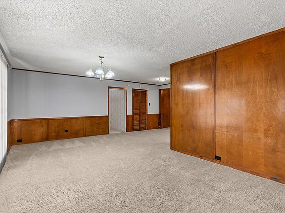 5th image of 908 W Main St