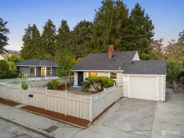 7050 Cleopatra Place NW, Seattle, WA 98117