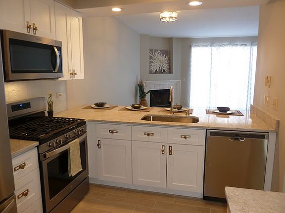 3rd image of 553 Woodhaven Dr