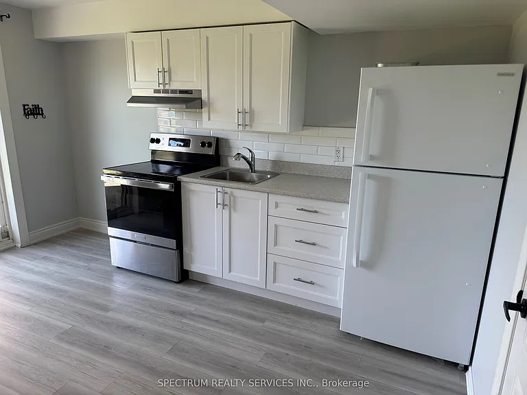 125 Albany Dr #BASEMENT — Photo 2